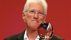 Richard Gere s Kiálovým glóbem (Karlovy Vary, 3. ervence 2015)