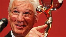 Richard Gere s Kiálovým glóbem (Karlovy Vary, 3. ervence 2015)