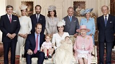 Britská královská rodina ukázala oficiální snímky ze ktu malé princezny...
