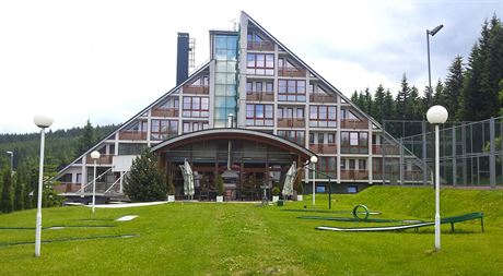 Hotel Nástup byl postavený ji v roce 1969, celý komplex vak proel v roce...