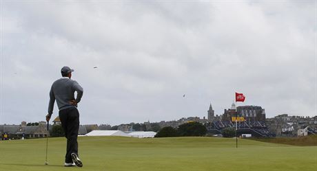 Tiger Woods na The Open na v St. Andrews ek na svoji rnu.