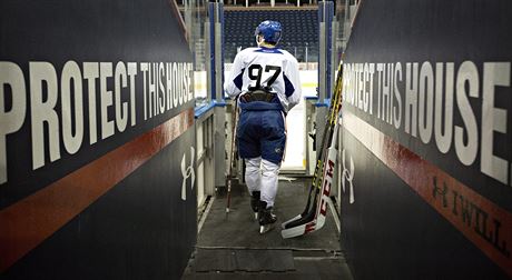 Connor McDavid míí na trénink hokejist Ëdmonton Oilers.