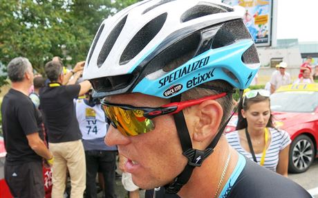 Zdenk tybar hovoí s novinái po 15. etap Tour de France