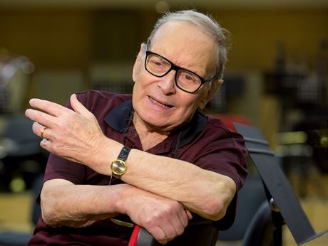 Ennio Morricone v praském studiu pi nahrávání filmové hudby k westernu The...