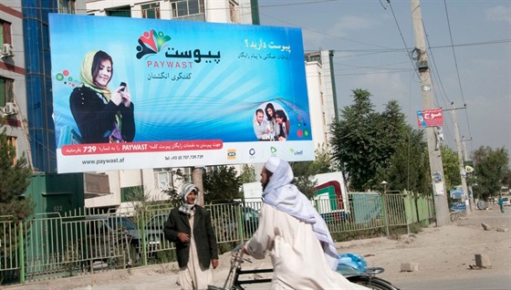 Mobilní internet a sociální sít jsou mocným nástrojem pro afghánské eny.