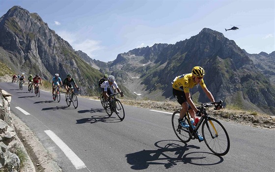 Britský cyklista Chris Froome na trati 11. etapy Tour de France.