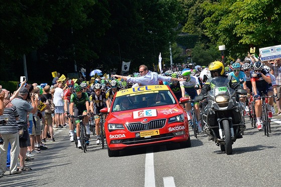 Nový editelský vz koda Superb dostal pro Tour de France nový lak ervená...