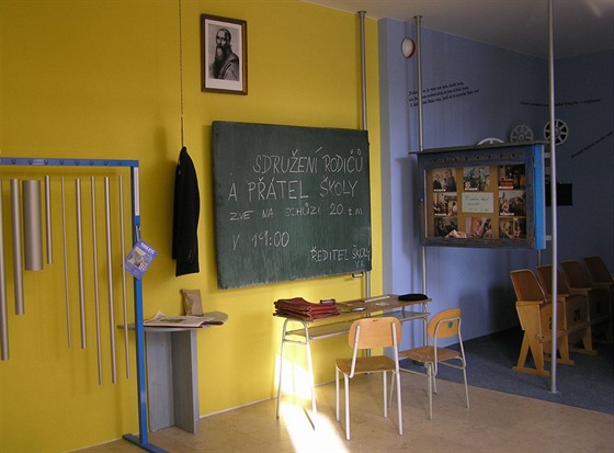 Hlas Hliníka náv�t�vníky zavede i do muzea filmu Mare�ku, podejte mi pero, do...