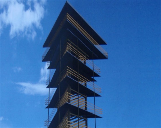 Architekt Jan Lepša navrhl podobu rozhledny jako trojboké věže.