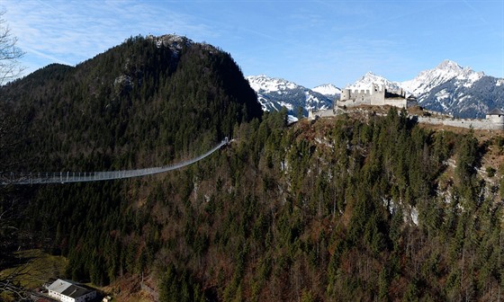 Nejdel p lanov most na svt v tyrolskm Reutte spojuje dva vrcholy s...