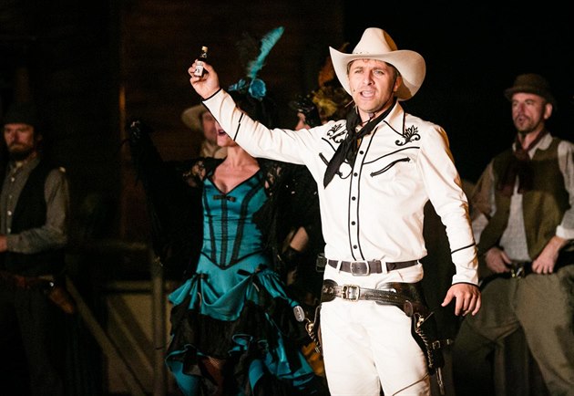 Josef Pejchal v titulní roli pedstavení  Limonádový Joe.