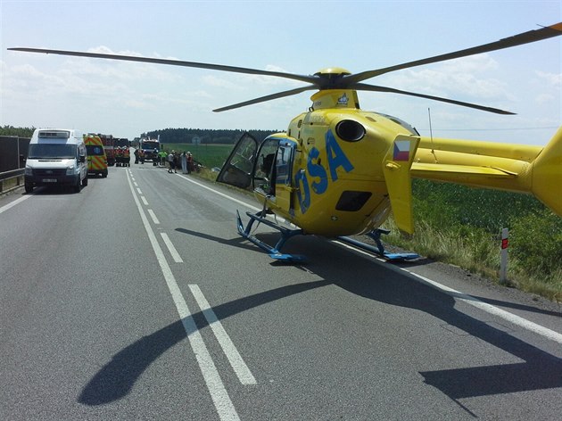 U smrtelné nehody na obchvatu Opatova musel zasahovat vrtulník.