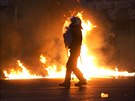 Demonstranti na námstí Sytagma v Aténách se stetli s policisty. Házeli na n...