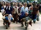 Muslimtí uprchlíci ze Srebrenice (13. ervence 1995).