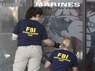 Agentky FBI na míst stelby ve mst Chattanooga v Tennessee (16. 7. 2015)
