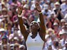 Americká tenistka Serena Williamsová slaví estý wimbledonský titul.