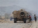 Jementí bojovníci proti íitským povstalcm se shromaují u adenského...