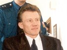 Jeden z orlických vrah Karel Kopá ped jednáním soudu. (18. dubna 1997)
