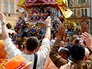 Indická náboenská slavnost Ratha-Yatra v centru Prahy.