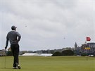 Tiger Woods na The Open na v St. Andrews eká na svoji ránu.