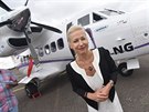 editelka Aircraft Industries Ilona Plková ped novým letounem L 410 NG.