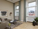 Dominantu interiéru tvoí výhled na panorama Praského hradu.