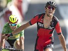 Greg van Avermaet (v erveném) je vítzem 13. etapy Tour de France, nestail na...