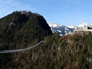 Nejdelí pí lanový most na svt v tyrolském Reutte spojuje dva vrcholy s...