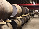Whisky se ze sud neustále vypauje, co s poty let výrazn zvyuje její cenu....