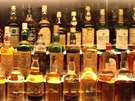 Výkladní skí skotské whisky  muzeum whisky v centru Edinburghu.