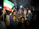 Íránci slaví podepsání dohody o jaderném programu (14. ervence 2015).