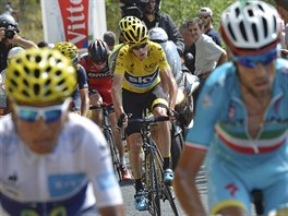 OFENZIVA. Chris Froome musel ve stoupn k cli 14. etapy Tour de France...