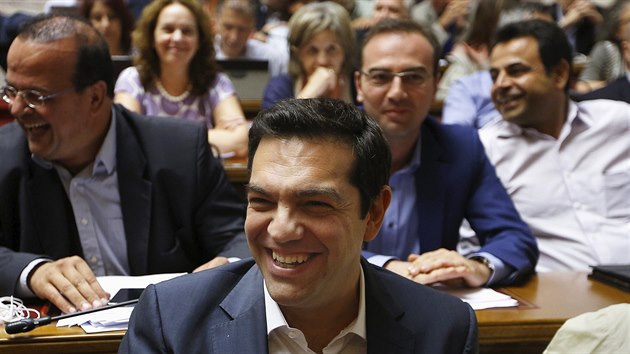 Jednn eckho parlamentu o dve vldy se protahovalo. Premir Alexis Tsipras pohrozil demis. (15. ervence 2015)