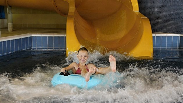 Vnit�n� baz�ny akvaparku v D���n�