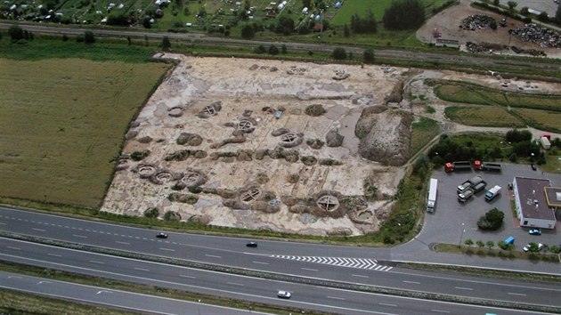 Jedno z nejzachovalejch a nejvtch pohebi pozdn doby bronzov objevili archeologov v lokalit na Cecilce ped deseti lety.