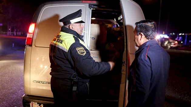 Mexick policie ptr po Joaqunu Guzmnovi (12. ervence 2015)