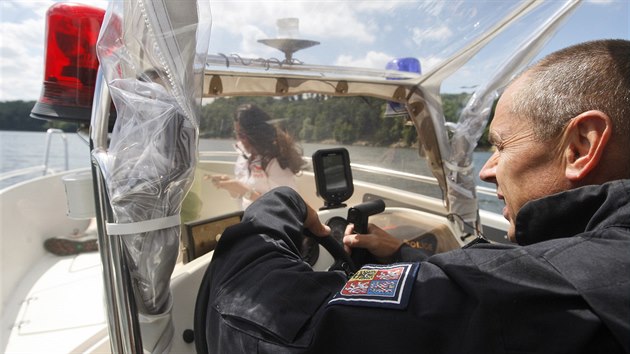 Nechceme ikanovat majitele zmnnch malch motorovch plavidel. Jen chceme, aby se zaali pohybovat v mantinelech zkona, kaj policist.