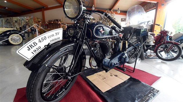 Motocykl JKB 450 ccm SV z roku 1930, kter postavili brati Josef a Bedich Kovi z Pbora.