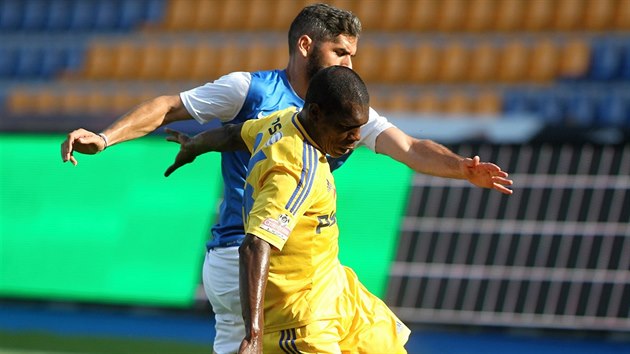 Augusto Batioja, fotbalista FC Vysoina, v ptelskm utkn s Tborskem.