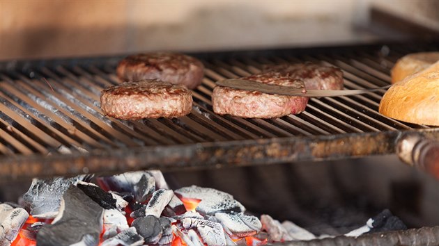 Op�k�n� masa a housek