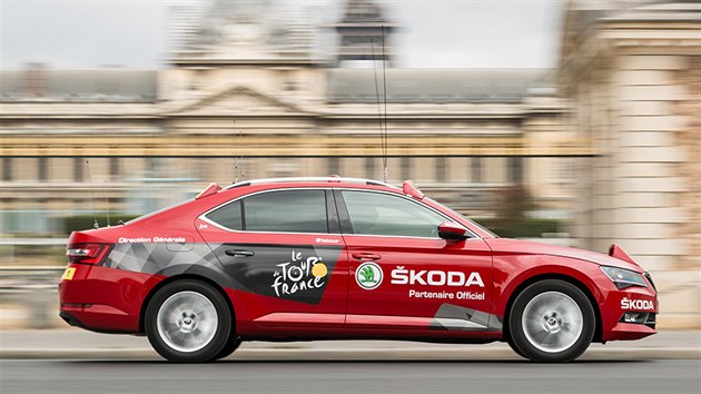 Nov editelsk vz koda Superb dostal pro Tour de France nov lak erven Corrida a motor 2.0 TDI/140 kW v kombinaci se estistupovou automatickou pevodovkou DSG.