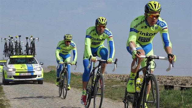 Francouzsk Citren vyslal na leton Tour de France celkem 24 aut v ele s C5 Tourer, kter si vybrala stj Tinoff-Saxo.