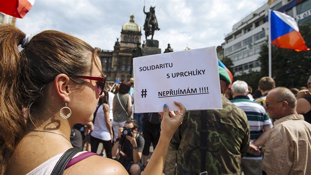 Demonstrace proti EU a p�ílivu uprchlík� na Václavském nám�stí v Praze (18....