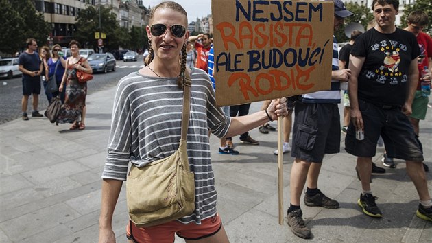 Demonstrace proti EU a plivu uprchlk na Vclavskm nmst v Praze (18. ervence 2015)