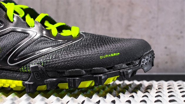 TEST: Reebok All Terrain Super - dleitm prvkem je dren v pedn sti mezipodeve, kter umouje vod rychle odtkat pry z boty.