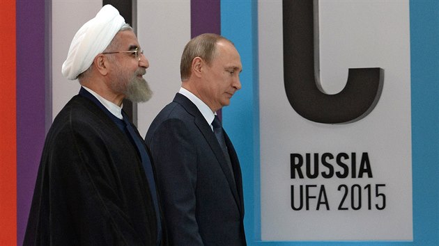 Rusk prezident Vladimr Putin a rnsk prezident Hassan Ruhn bhem summitu skupiny BRICS. (9. ervna 2015)