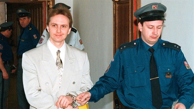 Vykonavatel šesti takzvaných orlických vražd Ludvík Černý (na snímku) byl odsouzen k doživotnímu trestu. (1997)
