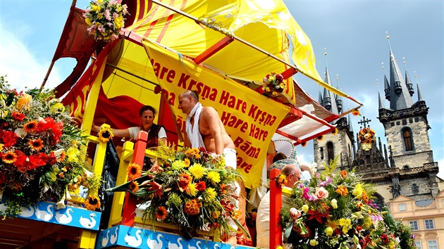 Indická náboenská slavnost Ratha-Yatra v centru Prahy.