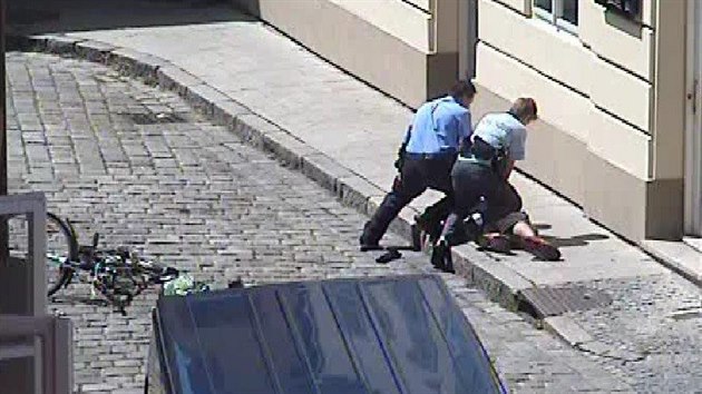 Zloděje kola ze Sokolského ostrova chytili policisté v České ulici.