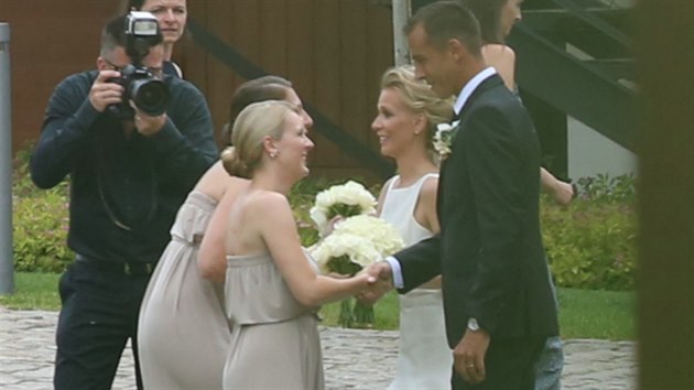 Michaela Ochotsk se provdala za Luke Rosola 13. ervence 2015.